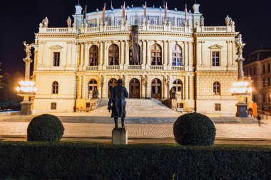Rudolfiunum bina konser salonu Prag, Çek Cumhuriyeti için gece görünümü