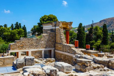 Knossos, Girit, 10 Haziran 2017: Doğal kalıntıları Minos Palace Knossos. En büyük Tunç Çağı arkeolojik sitesi Minoan medeniyet ve kültür Girit Knossos Sarayı olduğunu