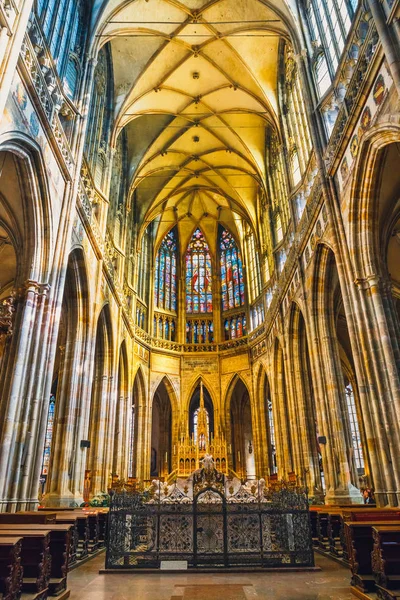 Repubblica Ceca, Praga - 30 settembre 2017: Interno della Cattedrale di San Vito al Castello di Praga, Repubblica Ceca — Foto Stock