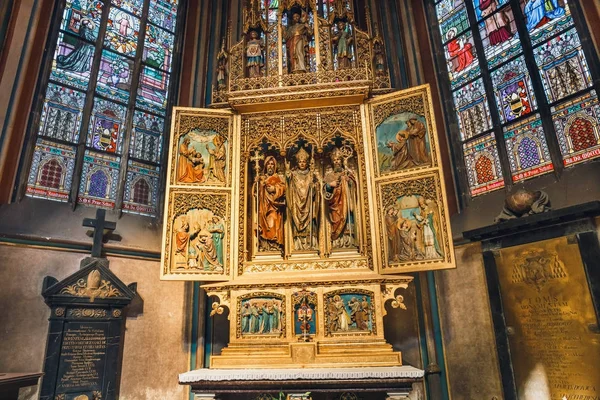 República Checa, Praga - 30 de septiembre de 2017: Interior de la Catedral de San Vito en el Castillo de Praga, República Checa —  Fotos de Stock