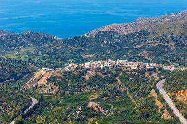 Güzel dağ manzarası yakınındaki Kritsa Köyü, Katharo Yaylası, Crete, Yunanistan