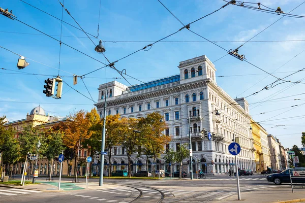 Vienna, Austria - 13 October, 2016:  Rush Hour Traffic On Downtown Streets Of Vienna City — Stock Photo, Image