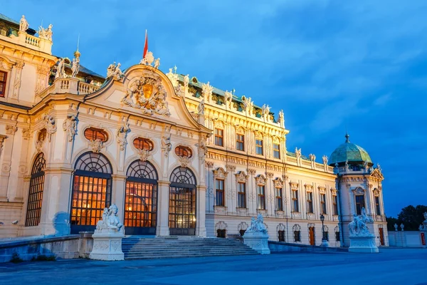 Pôr do sol sobre o palácio Belvedere em Viena, Áustria — Fotografia de Stock