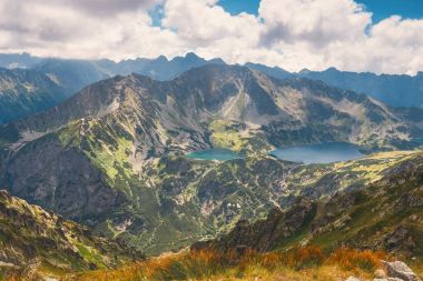 Beş göller vadinin içinde yüksek Tatra Dağları, Polonya havadan görünümü