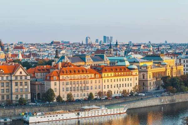 Letecký pohled na centrum Prahy, hlavního města České republiky — Stock fotografie