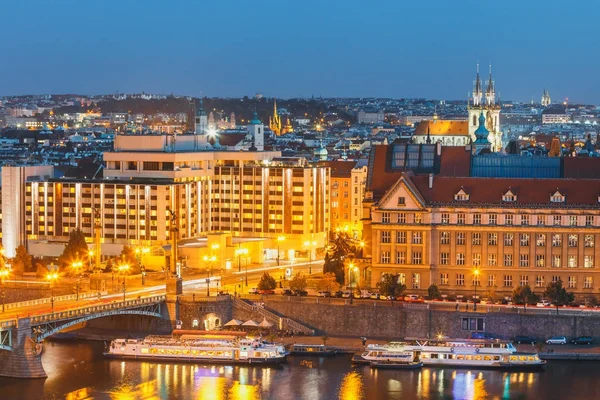 Vista aérea del centro de Praga, la capital de la República Checa — Foto de Stock