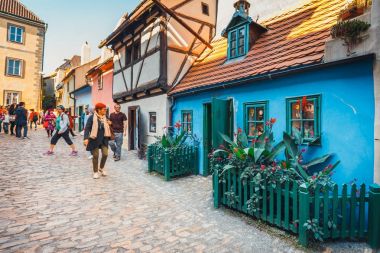 Çek Cumhuriyeti, Prag - 30 Eylül 2017: Küçük evler Golden Street, Hrandcany Castle Prag, Çek Cumhuriyeti