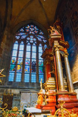 Çek Cumhuriyeti, Prag - 30 Eylül 2017: Çek Cumhuriyeti Prag Kalesi 'ndeki St. Vitus Katedrali' nin İçi