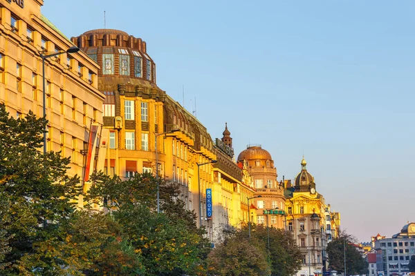 Praha, Česká republika, 29 září 2017: budovy na Václavském náměstí v historickém centru města Prahy, Česká republika — Stock fotografie