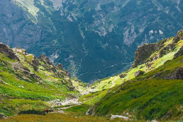 Widok z lotu ptaka doliny pięciu jezior w Wysokie Tatry, Polska — Zdjęcie stockowe