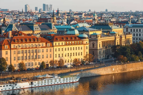 Vista aérea do centro da cidade de Praga, a capital da República Checa — Fotografia de Stock