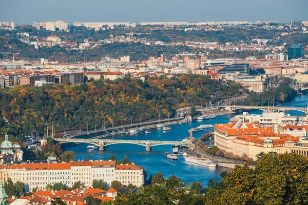 Vista aérea del casco antiguo de Praga, República Checa, techos de tejas rojas —  Fotos de Stock