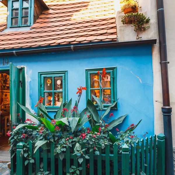 Little houses on Golden street, Hrandcany Castle in Prague, Czech Republic — Stock Photo, Image