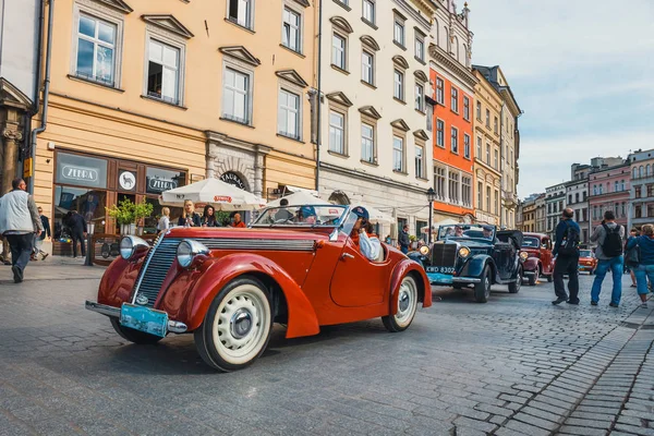 KRAKOW, POLAND - MAY 15, 2015: Klassisk gammel Jawa på rallyet av veteranbiler i Krakow, Polen – stockfoto