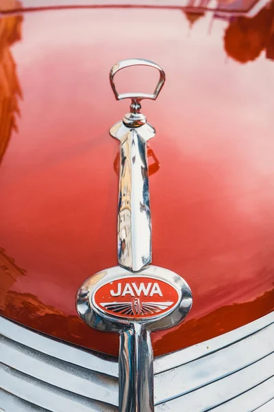 Κρακοβία, Πολωνία - 15 Μαΐου 2015: Κλασικό παλιό Jawa στον αγώνα vintage αυτοκίνητα Κρακοβία, Πολωνία — Φωτογραφία Αρχείου
