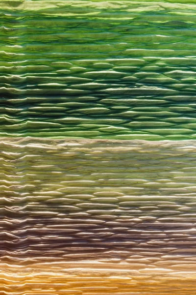Крупным планом цветного гофрированного бумажного фона — стоковое фото