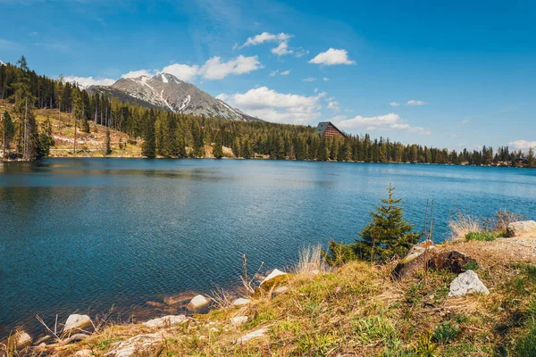 Strbske Pleso, Slovakya'daki Tatra Dağları'nda güzel göl — Stok fotoğraf