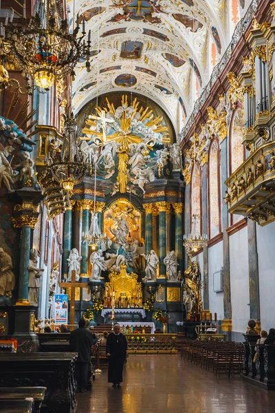 Czestochowa, Polonia, 29 de abril de 2015: Interior del santuario Jasna Gora en Czestochowa, Polonia. Lugar de peregrinación muy importante y popular en Polonia —  Fotos de Stock