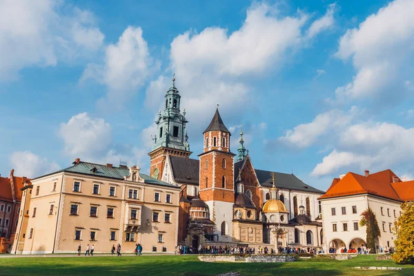 Kraków, 15 października 2017: Wewnętrzny dziedziniec zamku na Wawelu w Krakowie — Zdjęcie stockowe