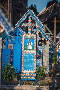 Sapanta, Romanya - 04 Temmuz, 2015-neşeli mezarlığı Sapanta in, Maramures, Romanya. Bu mezarlık Romanya ve dünyada benzersizdir