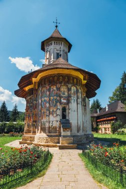 Sucevitai, Romanya komün içinde yer alan bir Romanya Ortodoks Manastırı Sucevita Manastırı olduğunu