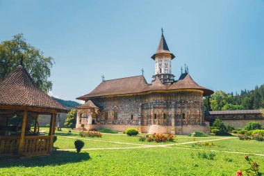 Sucevitai, Romanya komün içinde yer alan bir Romanya Ortodoks Manastırı Sucevita Manastırı olduğunu