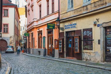 Prague, Çek Cumhuriyeti, 30 Eylül 2017: eski ve renkli sokakları eski şehir Prag, Çek Cumhuriyeti