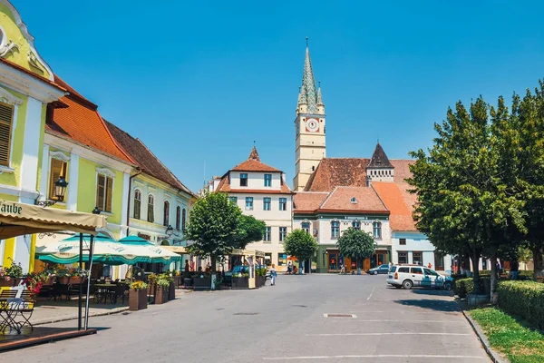 Medias, Rumunia, 08 lipca 2015: historyczne centrum miasta Medias, średniowiecznego miasta w regionie Transylwania, Rumunia — Zdjęcie stockowe