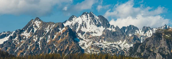 Panorama das altas montanhas Tatra, Strbske Pleso, Eslováquia — Fotografia de Stock