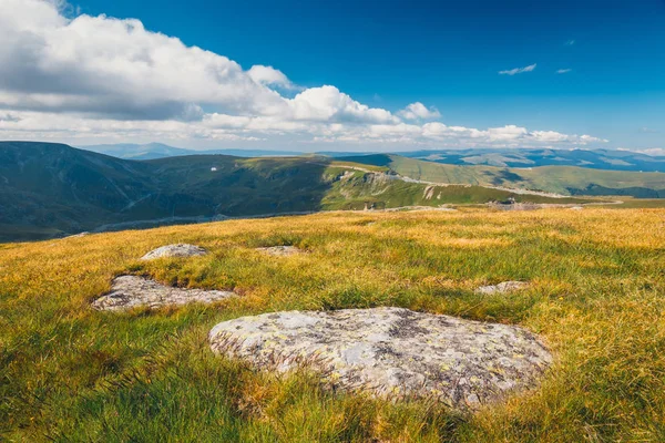 Hermoso paisaje de montaña de las montañas Parang en Rumania —  Fotos de Stock