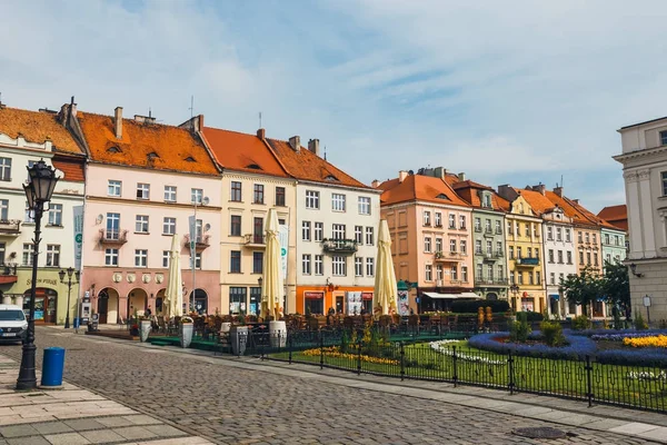 Polónia, Kalisz, 25 de maio de 2015: Praça principal em Kalisz, uma das cidades mais antigas da Polónia — Fotografia de Stock