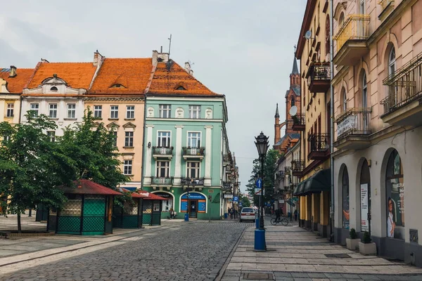 Polonia, Kalisz, 25 de mayo de 2015: Plaza principal en Kalisz, una de las ciudades más antiguas de Polonia — Foto de Stock