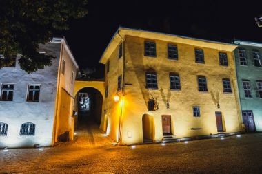 Tarihi kent Sighisoara gece manzarası. Hangi şehirde Vlad Tepes, Drakula doğdu