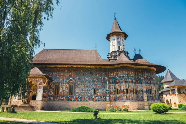 Das Sucevita-Kloster ist ein rumänisch-orthodoxes Kloster in der Gemeinde Sucevitai, Rumänien — Stockfoto