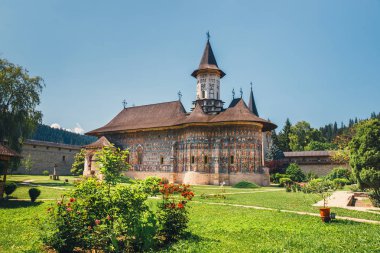 Sucevitai, Romanya komün içinde yer alan bir Romanya Ortodoks Manastırı Sucevita Manastırı olduğunu
