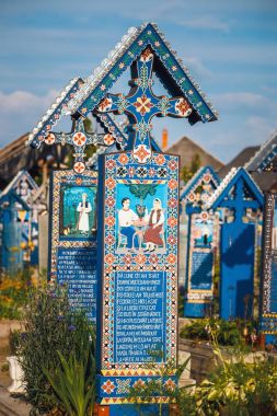 Sapanta, Romanya - 04 Temmuz, 2015-neşeli mezarlığı Sapanta in, Maramures, Romanya. Bu mezarlık Romanya ve dünyada benzersizdir
