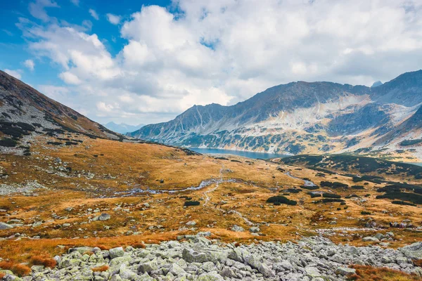 Valle de los cinco lagos en las altas montañas de Tatra, Polonia — Foto de Stock