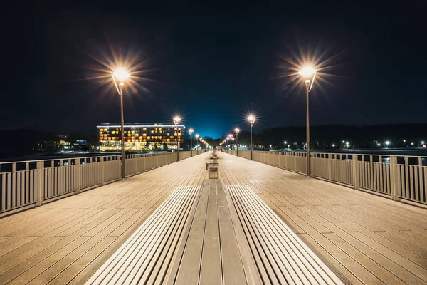 Concrete pier in Kolobrzeg, long exposure shot at night — Stock Photo, Image