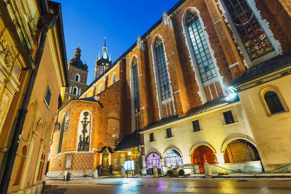 Marktplein in Krakau 's nachts, Polen — Stockfoto