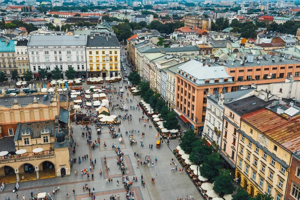 Cracovia, Polonia, 14 de agosto de 2016: Vista aérea sobre la plaza central de Cracovia, Polonia — Foto de Stock