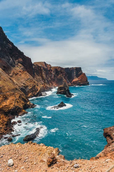 Falésias na Ponta de São Lourenco, Madeira, Portugal — Fotografia de Stock