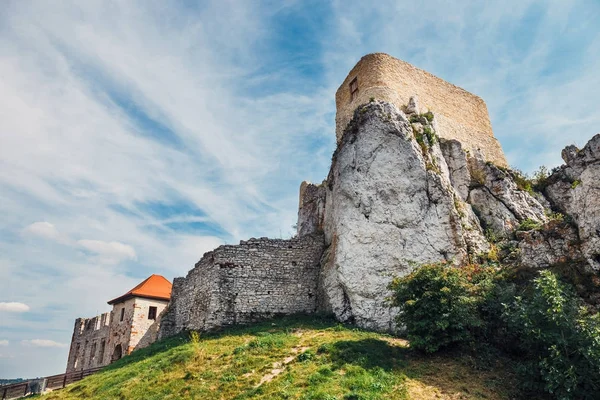 Zřícenina hradu Rabsztyn v blízkosti Krakow, Polsko — Stock fotografie