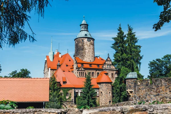Замок Чоха, оборонительный замок в деревне Чоха на юго-западе Польши — стоковое фото