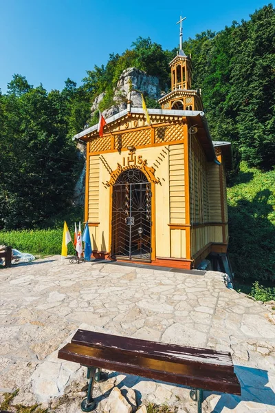 Kapelle auf dem Wasser im Nationalpark Ojcow bei Krakau, Polen — Stockfoto