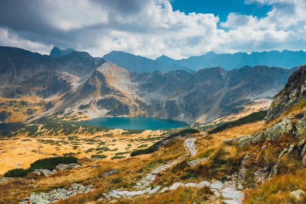 Vijf meren vallei in de Hoge Tatra bergen, Polen — Stockfoto