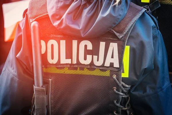 Polski oficer policji, widok z tyłu, z bliska — Zdjęcie stockowe
