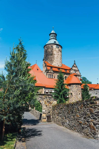 Château de Czocha sur ciel bleu en arrière-plan, Pologne — Photo