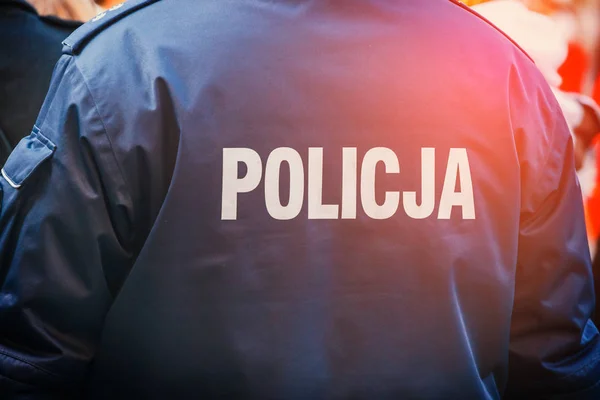 Polski oficer policji, widok z tyłu, z bliska — Zdjęcie stockowe