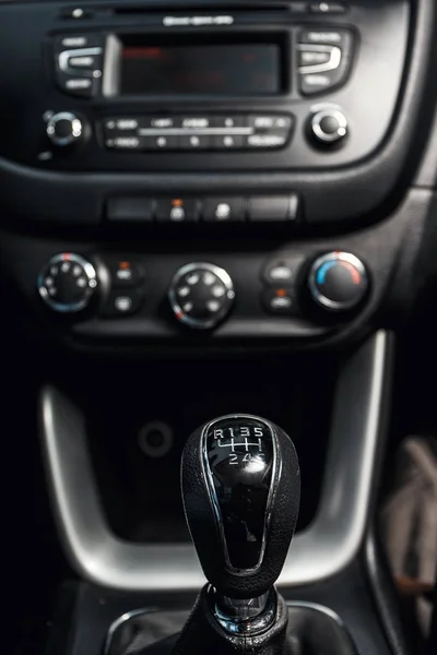 Close up of gear shift in the car and central console in the background — Stock Photo, Image