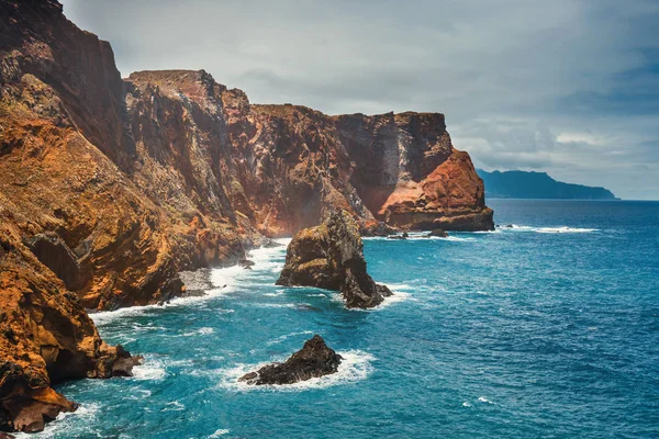 Útesy na Ponta de São Lourenço, Madeira, Portugalsko — Stock fotografie